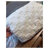 $70 Uttermara 15lb Weighted Blanket Queen 60x80, Plush Sherpa Cream