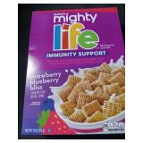 Quaker Mighty Life Multigrain Cereal, Strawberry Blueberry Bliss, Immunity Support, 22.3 Oz Family Size