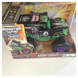 Monster Jam Smash and Bash Grave Digger Remote Control Vehicle 1:15 Scale