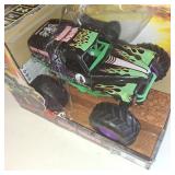 Monster Jam Smash and Bash Grave Digger Remote Control Vehicle 1:15 Scale