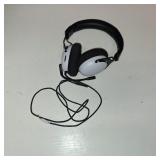 onn. PlayStation Wired Video Game Headset with 3.5mm Connector, Flip-to-Mute Mic, Lightweight Steel and 40mm Speakers - Black and White