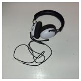 onn. PlayStation Wired Video Game Headset with 3.5mm Connector, Flip-to-Mute Mic, Lightweight Steel and 40mm Speakers - Black and White