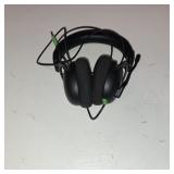 onn. Xbox Wired Video Gaming Headset with 3.5mm Connector, Flip-to-Mute Mic, Lightweight Steel - Black and Green