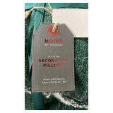 Holiday Home Decorative Pillow Set