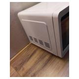 0.7 Cu. Ft 700-Watt Countertop Microwave Oven in White  (DOESN