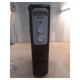 1500-Watt Oil-Filled Radiant Electric Space Heater with Thermostat  (No Wheels)- Retail: $80
