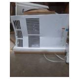 18,300 BTU 230/208-Volt Window Air Conditioner Cools 1000 sq. ft. with Wi-Fi and Remote in White (Damaged, See Pics)- Retail: $599