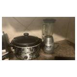 Hamilton Beach crock pot and Black and Decker blender