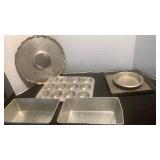 Muffin and loaf pans