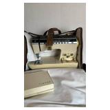 Singer Sewing Machine with Carry Case and Accessories