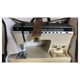 Singer Sewing Machine with Carry Case and Accessories