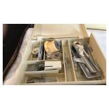 Singer Sewing Machine with Carry Case and Accessories