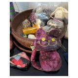 Pin cushions and buckles assortment