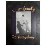 WQXHN Family Photo Frame for Mom, Dad, Grandparents, Family is Everything Photo Frame, Holds 4 x 6 Inch Photos, Farmhouse Wooden Picture Frames Gift, Rustic Home Decor, Living Room Decorate C1