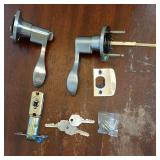 1 Pack of HENYIN Wave Lever Keyed Entry Door Lock/Door Knob Hardware Handle and Closet Lockset, Silver Color, with Key, Right Hand(805SN-R) - Retail: $19