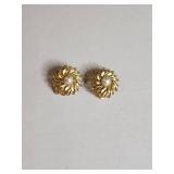Lisner Gold Tone Pearl Flower Clip Earrings