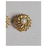 Lisner Gold Tone Pearl Flower Clip Earrings