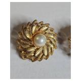 Lisner Gold Tone Pearl Flower Clip Earrings
