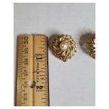 Lisner Gold Tone Pearl Flower Clip Earrings