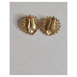 Lisner Gold Tone Pearl Flower Clip Earrings