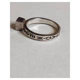 Silpada .925 Sterling Silver Garnet Ring with Ornate Band 3g