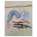 Baby lot with neck pillows and ties Baby lot with neck pillows and ties