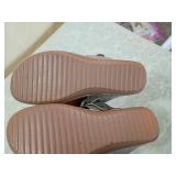 Women's Grey Cutout Floral Thong Sandals size 37 Women's Grey Cutout Floral Thong Sandals size 37