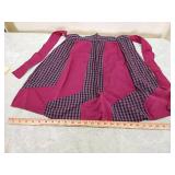 Kitchen items including a half apron two pot holders and a casserole warmer Kitchen items including a half apron two pot holders and a casserole warmer