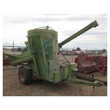John Deere 750 Pull Type PTO Grinder Mixer