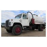 1980 International S1900 3000 Gallon Pumper Truck