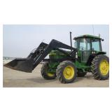 John Deere 2940 Farm Tractor