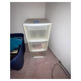 Roller drawer cabinet, contents to corner