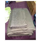 Brown bedspread & 2 shams - queen