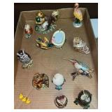 Flat animals that open to boxes - mostly