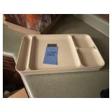 4 plastic trays