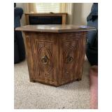 Set of end tables (2)