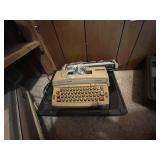 Typewriter & vintage Electrolux sweeper