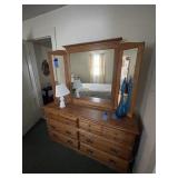 Light oak dresser w/mirror & lamp