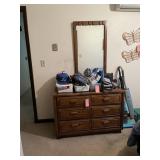 Dresser w/mirror