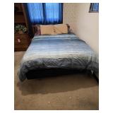 Queen size bed w/bedding