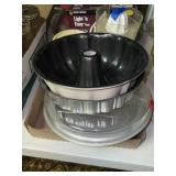 3 flats misc kitchen items