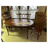 Solid table w/6 chairs and 2 leaves