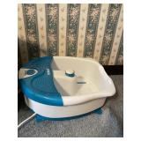 Foot soaker, wicker basket w/feet