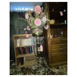 Brass type plant stand w/floral decor