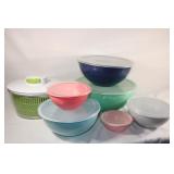Salad Spinner and 6 Plastic Nesting Bowls