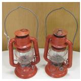 2 VNTG Red Tone Dietz Comet RR Kerosene Lanterns