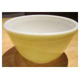 5.75" Diameter Vintage Yellow Pyrex Bowl
