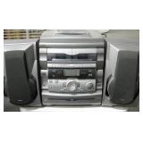 VNTG GPX Belt Drive Turntable CD Radio System