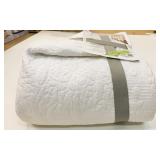 New Better Homes & Garden King Quilt *Little Dirty