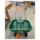Scotts Turf Builder Edgeguard DLX Spreader